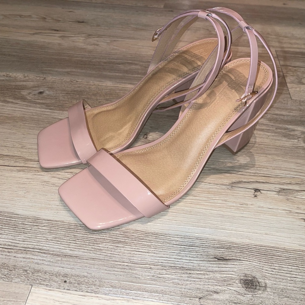 Strap-y salmon Colored Sandals